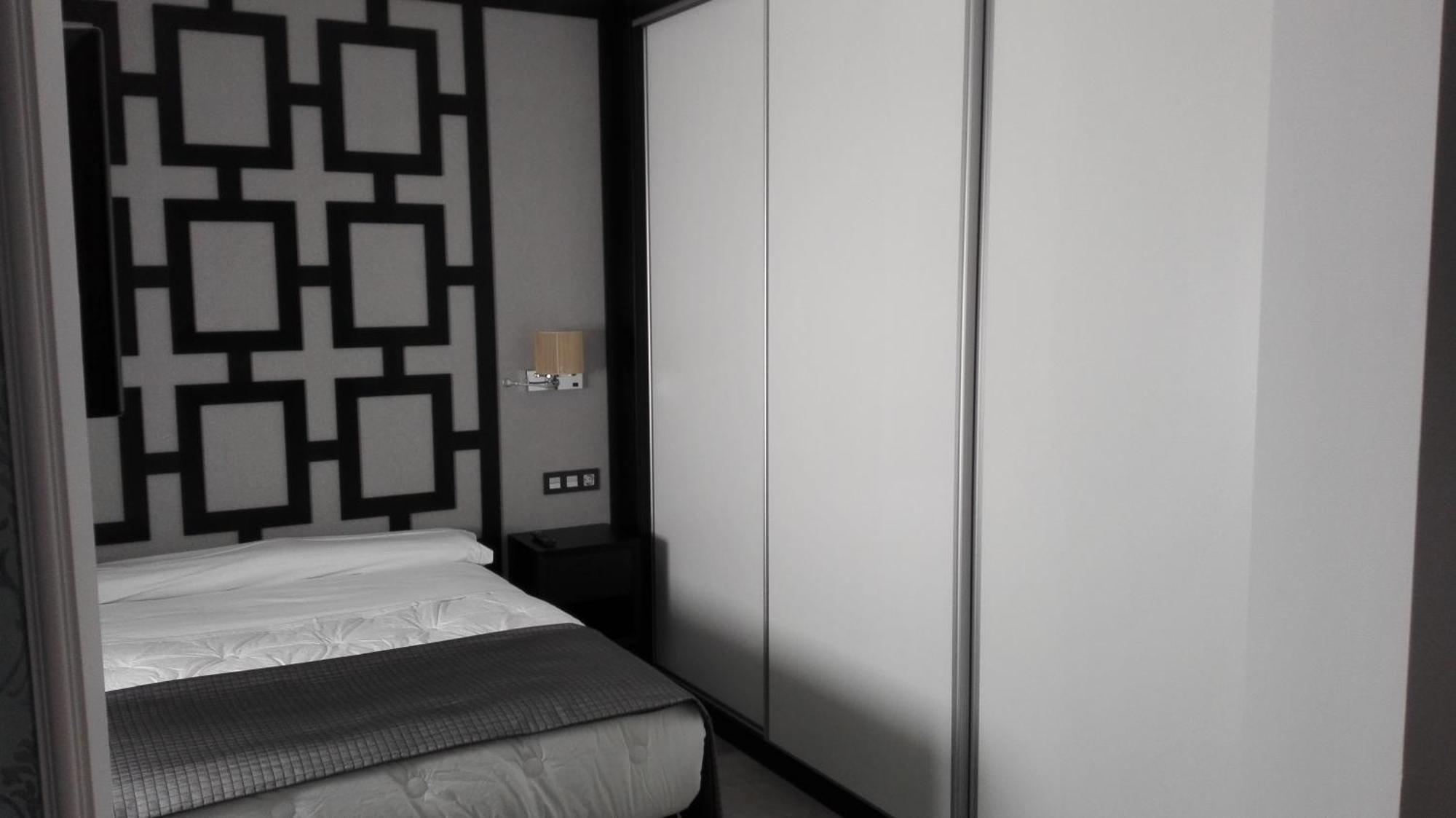 Apartamentos Las Palmeras Palma del Río Pokój zdjęcie